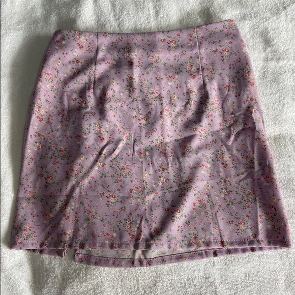 Split Hem Ditsy Floral Mini Skirt - Picture 2 of 4